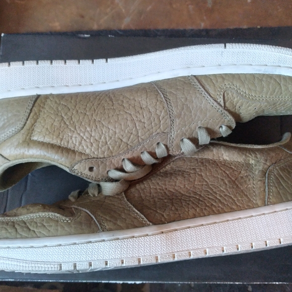 Jordan Swooshless - Picture 2 of 5